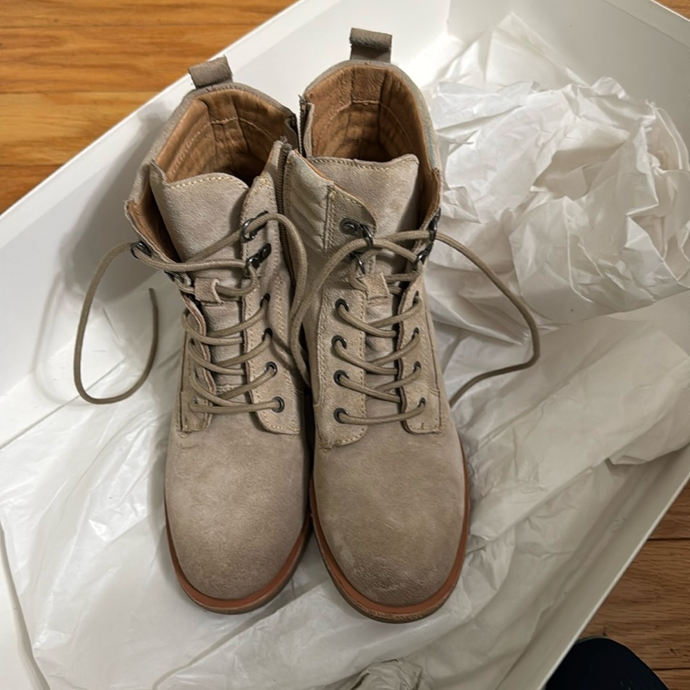 Women’s Sofft hiking boots